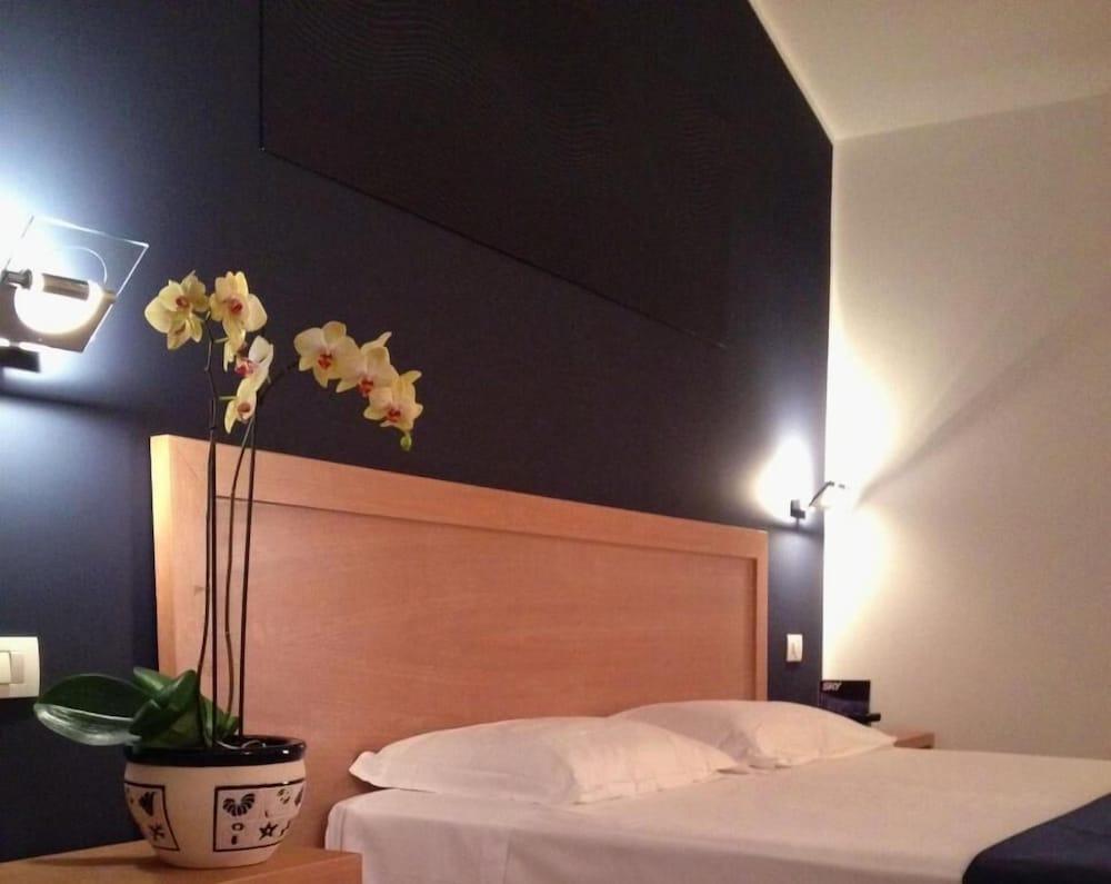 Parco Della Rocca Hotel Пунта Брачето Екстериор снимка