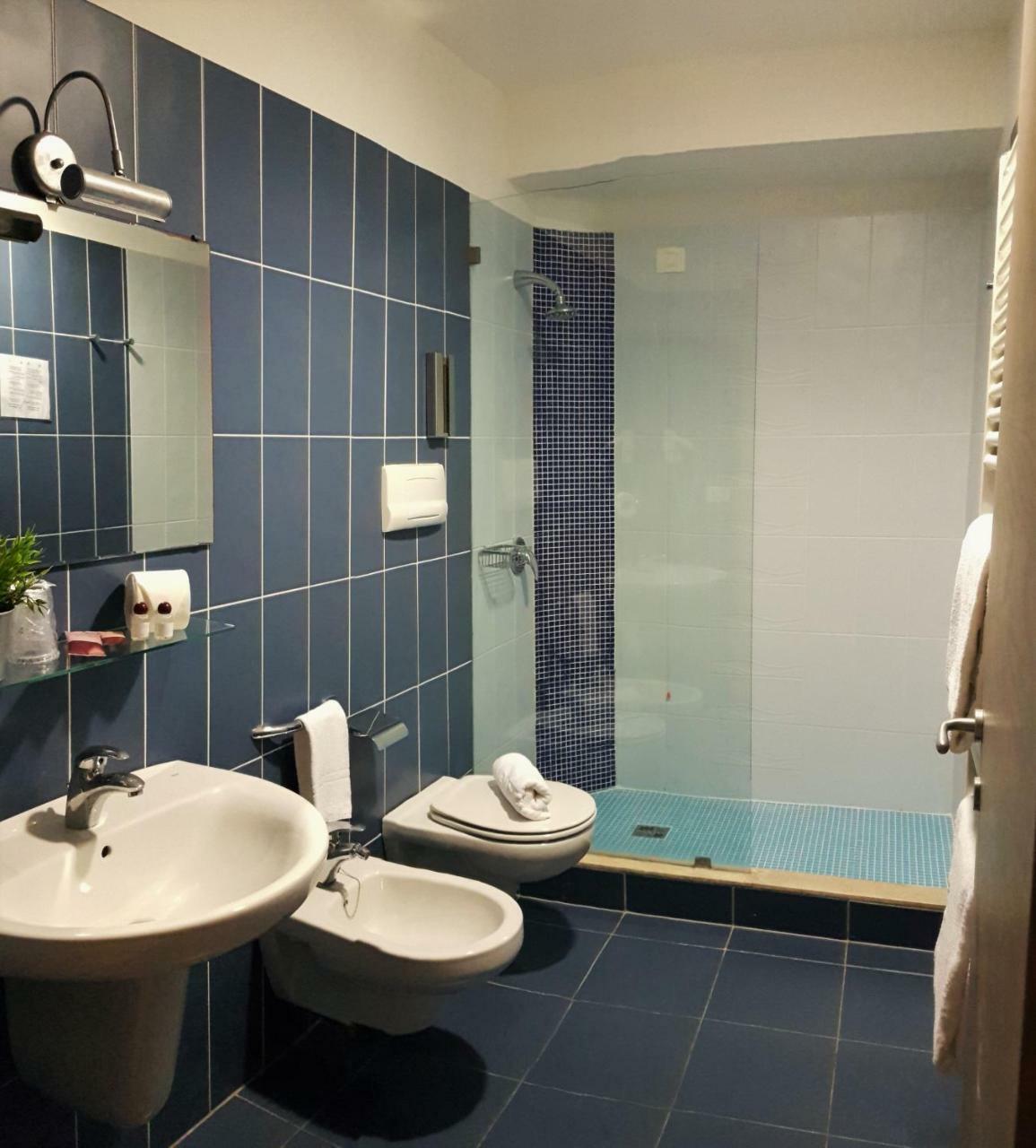 Parco Della Rocca Hotel Пунта Брачето Екстериор снимка