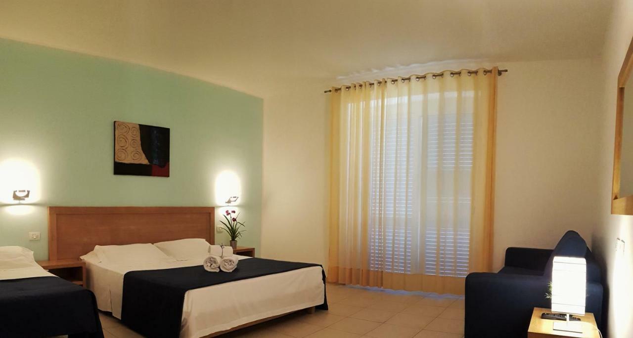 Parco Della Rocca Hotel Пунта Брачето Екстериор снимка